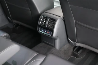 Volkswagen Passat Variant 1.5 TSI 150pk DSG 2x R-Line Panoramadak Leder Camera Stoelverwarming Virtual Cockpit / 39