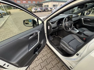 Toyota RAV4 2.5 HYBRID AWD BI-TONE PANO-DAK STOELVERW BLIND-SPOT 360° CAMERA PARK-SENSOREN APPLE/ANDROID EL-ACHTERKLEP / 14