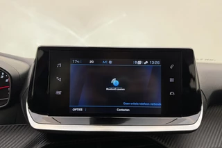 Peugeot 2008 1.2 PureTech 100pk Active Pack | Distributieriem vervangen in mei 2025 bij 92.519km | Navigatie | Climate Control | DAB+ | Lichtmetalen Velgen 16inch | Apple Carplay/Android Auto / 21