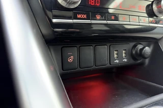 Mitsubishi Eclipse Cross 2.4 PHEV Prestige Automaat | SOH: 98% | Lederen bekleding | Panoramisch schuifdak | Stoel & Stuurverwarming | Camera | Climate control | Extra getint glas / 35