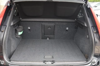 Volvo XC40 T4 Recharge Plus Bright | Stoelverwarming | Trekhaak | 360° Camera | H/K | Keyless / 16
