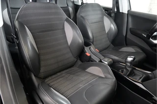 Peugeot 2008 1.2 PureTech Allure  | Trekhaak | Cruise | Navi | Climate | / 26