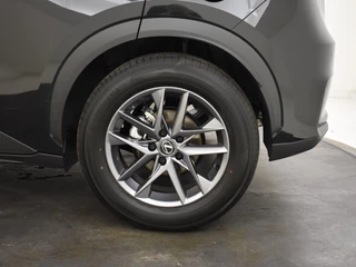 Lexus LBX 2WD Comfort Plus Parkeersensoren | Blindspot | Keyless / 18