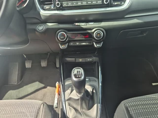 Kia Stonic 1.0 T-GDi MHEV DynamicPlusLine | Afneembare Trekhaak | Cruise Control | Climate Control | Navigatie | Camera | LM Velgen | / 20