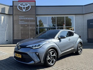 Toyota C-HR 1.8 HYBRID STYLE STOELVERW BLIND-SPOT PARK-SENSOREN NAVI APPLE/ANDROID KEYLESS 18" LM-VELGEN ALL-SEASONS