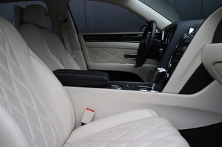 Bentley Flying Spur 6.0 W12 | LEDER | SCHUIFDAK | KERAMISCH | NAIM SOUNDSYSTEM | ENTERTAINMENT ACHTERIN | STOELVERKOELING/VERWARMING | MASSAGE | CAMERA | AIRCO | CRUISE | NAVI | / 26