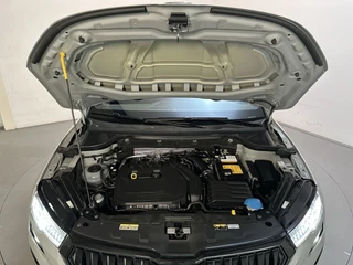 Skoda Karoq 1.5 TSI 150pk ACT Sportline Business Camera Stoelverwarming Sfeerverlichting / 16