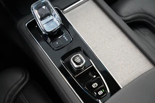 Volvo XC90 2.0 T8 Plug-in hybrid AWD Ultra Dark  Panoramadak Bowers & Wilkins Leder Memory 360 Camera 7 Persoons / 16