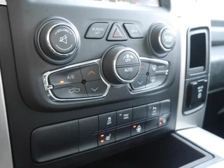 Dodge Ram 1500 5.7 V8 4x4 Crew Cab 5'7 Sport | Dubbele cabine | 3500KG Trekgewicht | Camera voor en achter | Sidesteps | Climate control | Trekhaak | Navigatie | Stoel en stuurverwarming / 32