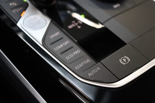 BMW 3 Serie Touring M340i xDrive High Executive M Sport Pakket Automaat  / Live Cockpit Professional / Panoramadak / Trekhaak / Individual Leder Merino / Driving Assistant / M Sport Differentieel / Harman Kardon / M Adaptief Onderstel / Safety Pack / Head-Up Display / 19 Inch / Stoelverwarming voor+achter / 43