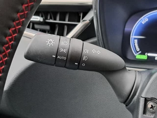 Toyota Corolla Hybrid 140 GR Sport SCHUIF/KANTELDAK PARKEERSENSOREN STOELVERW LM-VELGEN APPLE/ANDROID DRAADLOOS-LADEN CAMERA KEYLESS / 19