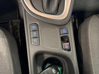 Toyota Yaris 1.5 Hybrid Style / LED / head-up / panoramadak / camera / keyless / 18