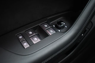 Audi RS6 Avant 4.0 TFSI quattro  Nardo Ceramic Pano Trekh Sportuitl HUD ACC Dynamic+ 4WS / 99