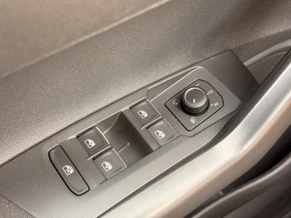 Volkswagen Polo 1.0 TSI Highline Virtual 17'' LED ACC Camera CarPlay Navi Stoelverwarming / 17