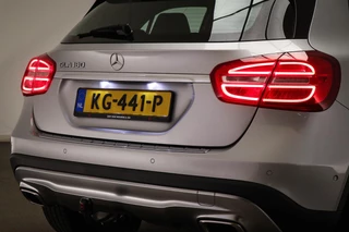 Mercedes-Benz GLA-klasse 180 Ambition | URBAN PACK | PANORAMADAK | STOELVERWARMING | TREKHAAK | 18" / 21