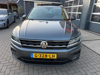 Volkswagen Tiguan 1.5 TSI ACT Highline Business R / Pano / 2x Massage / ACC / Trekhaak / Zeer kompleet ! / 6