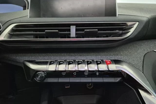 Peugeot 3008 1.2 PureTech Allure / 9