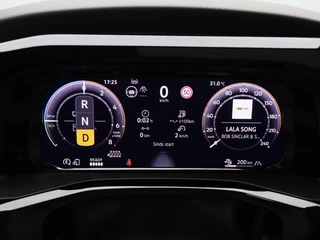 Volkswagen Multivan 1.5 eHybrid 245 Pk L2 Bulli Edition 4Motion | 6-Persoons | Panoramadak | Harman & Kardon | Camera | Trekhaak | 19 Inch | 5.703 Km !! / 25