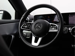 Mercedes-Benz A-Klasse 220 Launch Edition  | Widescreen | Camera | Org. NL / 18