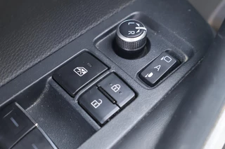 Toyota Corolla Touring Sports 2.0 HYBRID TEAMNL LED AD-CRUISE LM-VELGEN KEYLESS CLIMA APPLE/ANDROID / 9