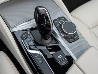 BMW 5-serie 530e iPerformance High Executive / 16
