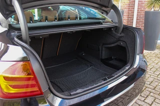 BMW 3-serie 316i Executive | Luxury Line | Sportstuur | Cruise control | Sportstoelen | Stoelverwarming | Climate control | Navigatie | Bluetooth | Regensensor | Lichtpakket | 18 inch | PDC / 30