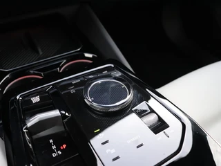 BMW 5-serie Touring 550e xDrive M-SPORT PRO | LEDER | PANO-DAK | HEAD-UP | LEDER | BOWERS & WILKINS | TRAVEL-PAKKET | SURROUND PAKKET | INNOVATIE-PAKKET | ( NWPRIJS 105.000,- ) | SOH 97.4% | / 33