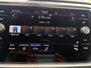Volkswagen T-Roc 1.5 TSI Sport Business R-Line / Pano / ACC / Led / IQ Drive / Camera / Trekhaak . / 35