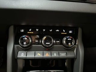 Skoda Karoq 1.5 TSI 150pk ACT Sportline Business Camera Stoelverwarming Sfeerverlichting / 18