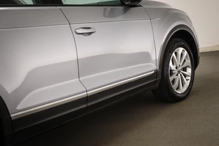 Volkswagen T-Roc 1.5 TSI Style | IQ LIGHT | STOELVERWARMING | CLIMA | APP CONNECT | DAB | PDC / 26