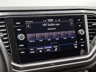 Volkswagen T-Roc 1.5 TSI Sport | Trekhaak | Camera | CarPlay | Stoel-/Stuuverwarming | Adaptive Cruise | / 26