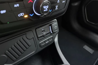 Jeep Renegade 1.3T DDCT Limited Automaat | Trekhaak | Climate control | Hoge instap | Dakrails | DAB Radio | Lichtmetalen velgen | Cruise control / 24