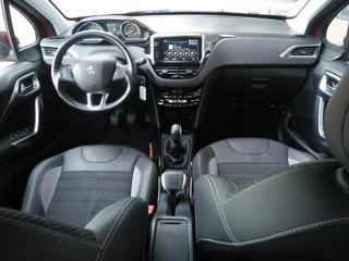 Peugeot 2008 1.2 PureTech Allure 110pk | Extra getint glas | Achteruitrijcamera | Climate control | Apple carplay/Android auto | Lage km.stand | Lichtmetalen velgen | Regensensor / 8