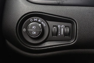 Jeep Renegade 4xe 240 Plug-in Hybrid Electric S LED Leder Stoelverwarming Trekhaak Camera Kenwood / 29