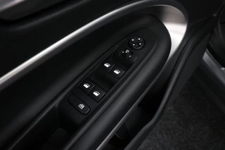 Jeep Avenger 1.2 e-Hybrid Summit (Automaat) / 18
