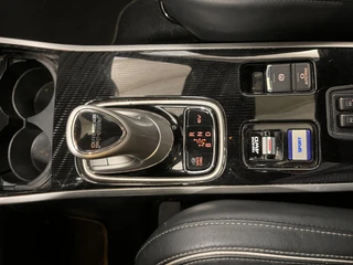 Mitsubishi Outlander 2.4 PHEV Intense+ Automaat / Luxe Lederen bekleding / elektrische kofferklep / Trekhaak / Achteruitrijcamera / 22