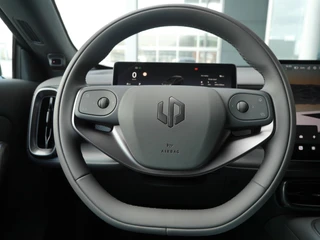 Leapmotor B05 ProMax Design 67.1 kWh | Panoramadak | Elektrisch verstelbare stoelen | Stuurwiel verwarming | Apple carplay/Android auto | Sfeerverlichting | Regensensor | Privacyglas | 19 inch lichtmetalen velgen / 14