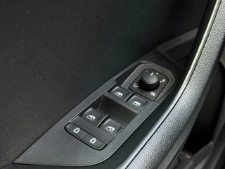 Skoda Karoq 1.5 TSI ACT Business Edition Plus / CarPlay / 16
