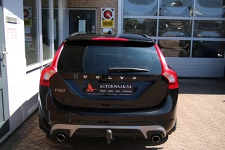 Volvo V60 2.0 T4 Momentum R-Design Camera achter | Parkeersensoren V+A | Navi / 31