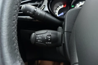 Citroen C3 1.2 82pk Exclusive | Zenith voorraam | Parkeersensoren | Cruise Control | Navi | Climate Control | Lichtmetalen velgen / 19