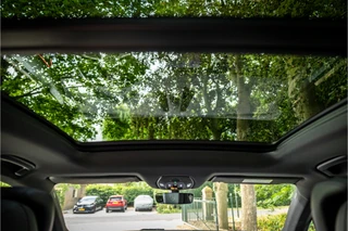 Porsche Macan 4 100 kWh  Pano Luchtvering Sport Chrono Matrix Passenger Display / 34