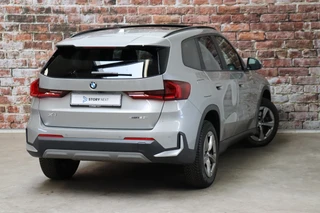 BMW X1 sDrive20i Executive Automaat  / Navigatiesyteem / Panoramadak / Achteruitrijcamera / DAB / Extra Getint Glas / 17 Inch / Dakdraagsysteem / Travelpack / DAB / Sportstoelen / Parkeersensoren voor+achter / 5