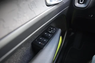 Volvo XC40 1.5 T2 Momentum Core|Automaat|LED|Camera|Cruise|Navi|Clima / 9