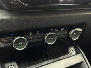 Citroën C4 Puretech 100 Feel  | Camera achter | Navigatie | Climate Control | Cruise Control | Carplay/Android Auto | / 17