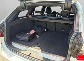 BMW 3-serie Touring 330e M sport ACC Trekhaak / 20
