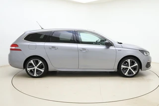 Peugeot 308 SW 1.2T Blue Lease GT | Panorama dak | 18'' Lichtmetalen velgen | Full LED | Trekhaak | Alcantara bekleding | Digitale Cockpit | Apple Carplay & Android Auto | Keyless Entry & Start | Camera | Climate Control | Navigatie | VOL! / 10