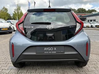 Toyota Aygo X HYBRID 115 PLAY NIEUW & DIRECT LEVERBAAR!!! APPLE/ANDROID CLIMA AD-CRUISE CAMERA 17" LM-VELGEN / 10