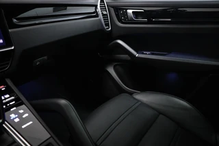 Porsche Cayenne 3.0 E-Hybrid Platinum Edition | LUCHTVERING | MASSAGE | STOELVENTILATIE | COMFORTSTOELEN | CAMERA | 22" / 40