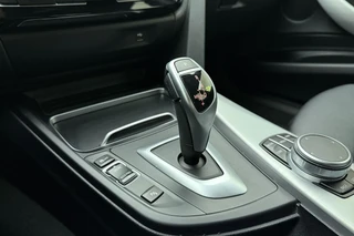 BMW 3-serie Gran Turismo 320i High Executive Edition | Lederen bekleding | M Sport pakket | Trekhaak | Stoelverwarming | Keyless | Navigatie | Weinig kilometers | Climate control / 36