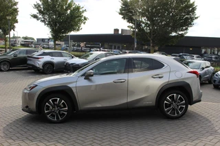 Lexus UX 250h Preference Line 1e EIGENAAR NL-AUTO KEYLESS CARPLAY/ANDROID BLIND-SPOT CAMERA PARK-SENS / 8